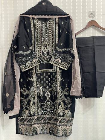 DN 5195 BY SAGAR IMPEX DESIGNER EMBROIDERY SALWAR SUIT WHOLESALER IN INDIA